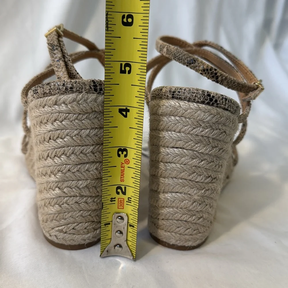 NWT Express black/tan snake print wedge sandals. Size 9. Fabric uppers.